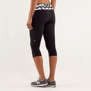 Lululemon Run for Your Life Black and White Chevron Cropped Leggings Size 4